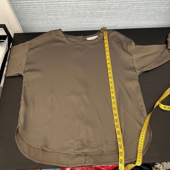 Ann Taylor LOFT Green Satin Crew Neck Long Sleeve Button Back Career Top Medium - Picture 9 of 11